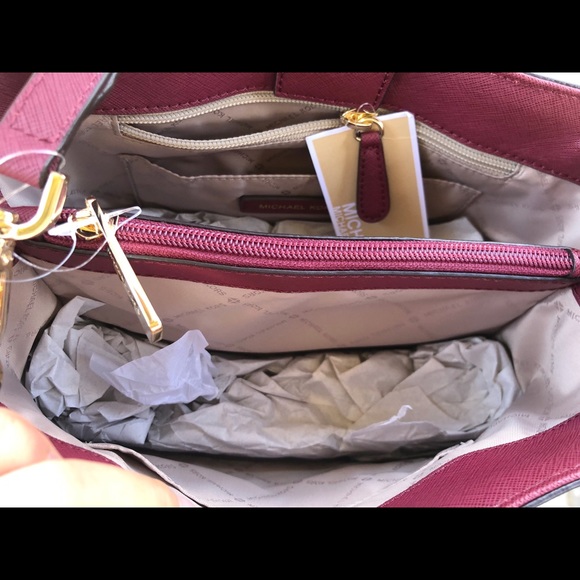 Gaby’sBags👜💕-NWT Michael Kors Medium Tote - Picture 7 of 8
